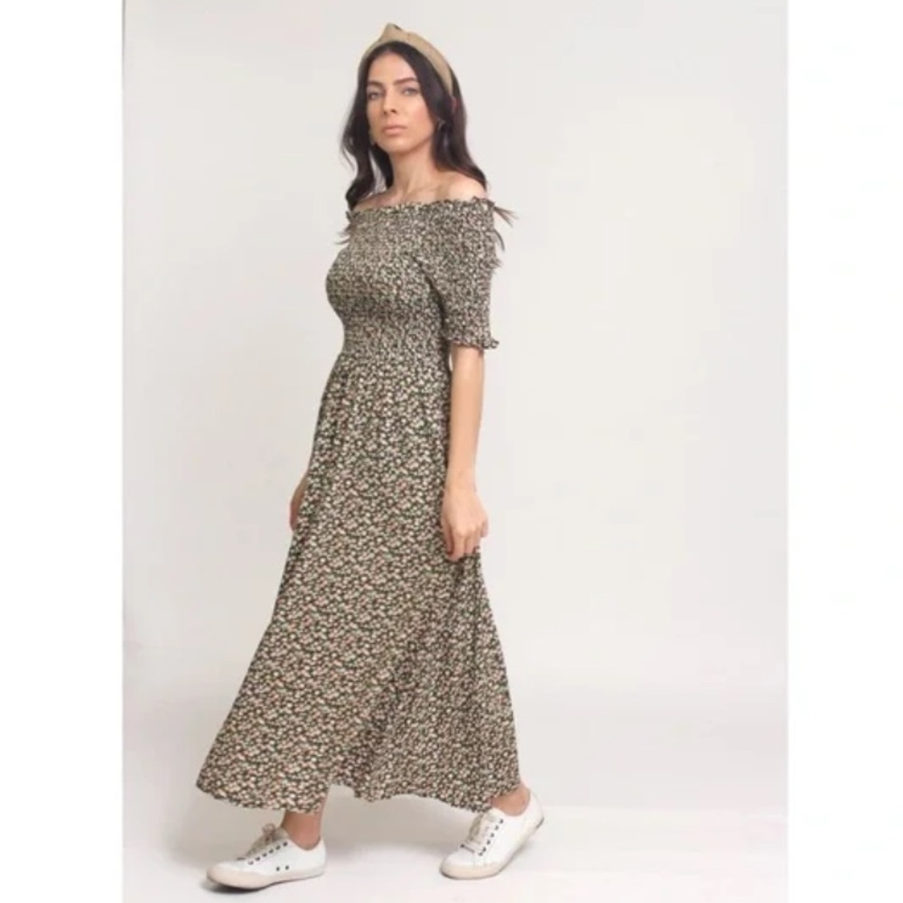 Dress Forum | Smocked Bodice Floral Midi Dress - Picture 4 of 13